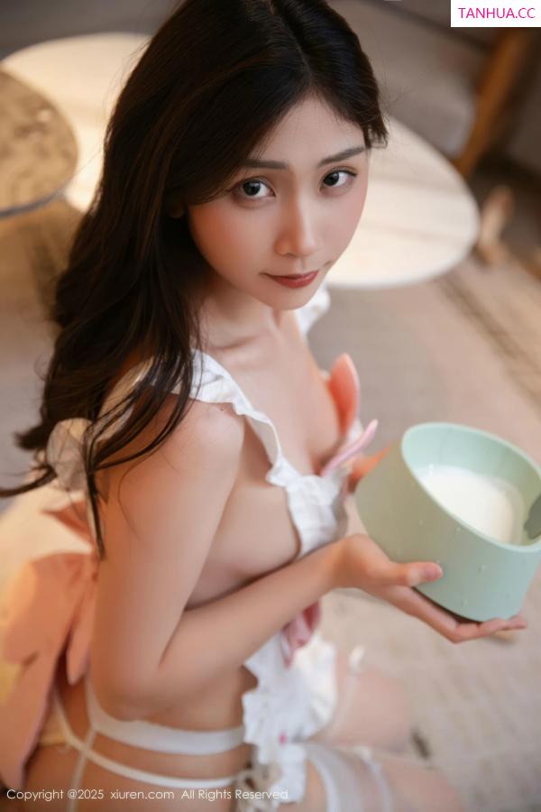   [XiuRen]高清写真图 2025.09.05 No.10733 刘婷婷 白色丝袜第12张图片